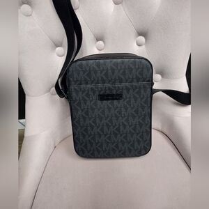 Micheal kors Everett flight bag